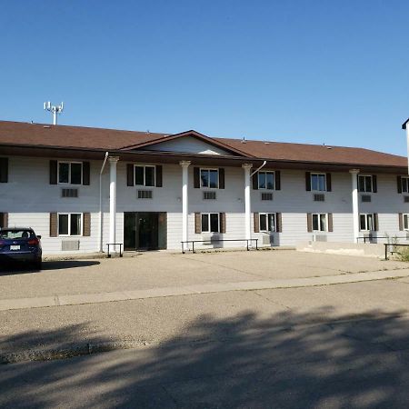 Tower Inn Estevan Bagian luar foto
