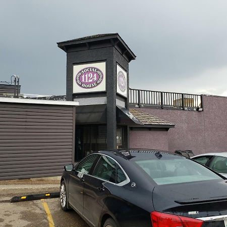 Tower Inn Estevan Bagian luar foto