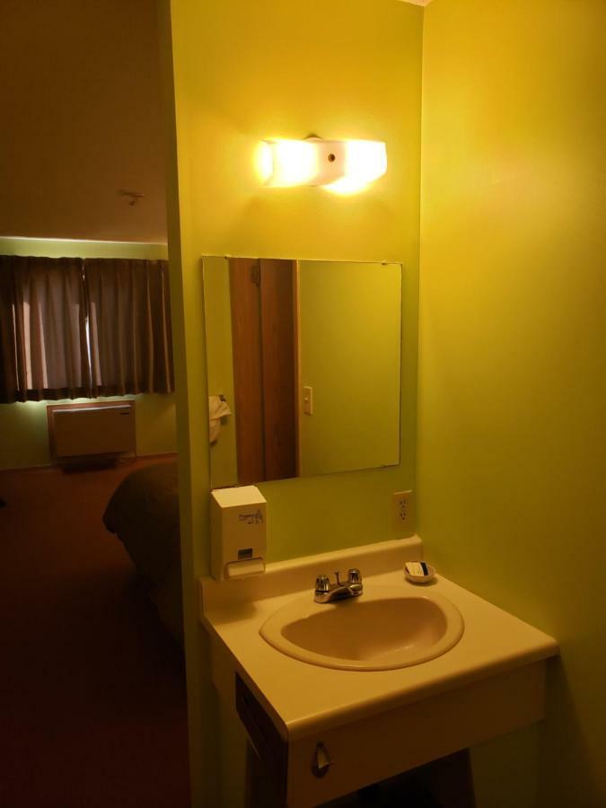 Tower Inn Estevan Bagian luar foto