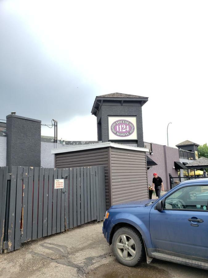 Tower Inn Estevan Bagian luar foto