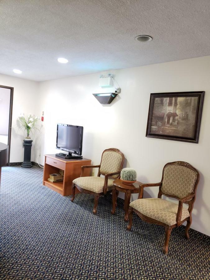 Tower Inn Estevan Bagian luar foto