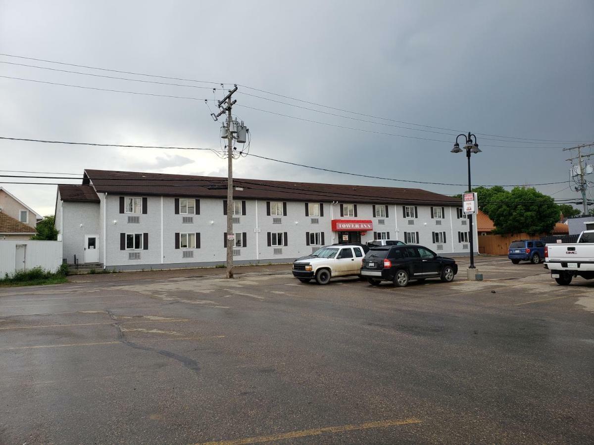 Tower Inn Estevan Bagian luar foto