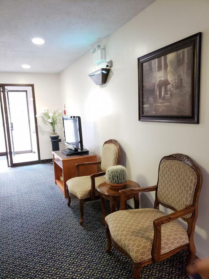 Tower Inn Estevan Bagian luar foto
