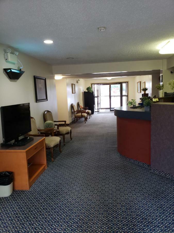 Tower Inn Estevan Bagian luar foto